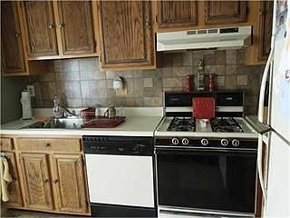 5th image of 334 Country Club Ln