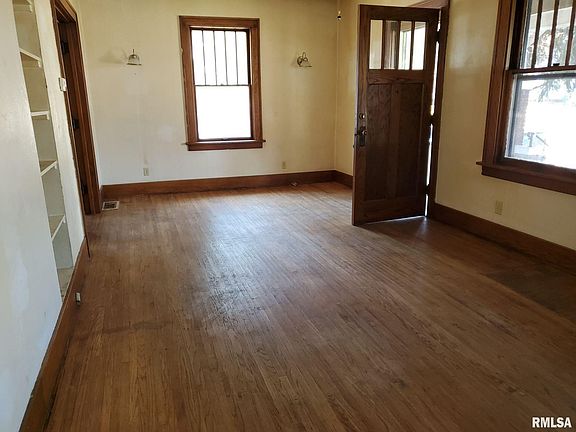 3rd image of 1058 W Main St