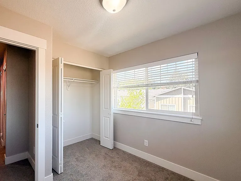 1069-1071 Big Fir Pl S — Photo 24