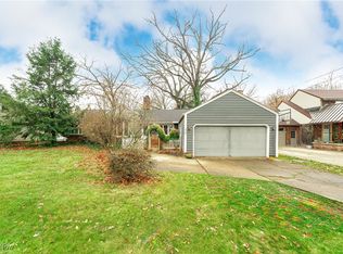 560 Vineland Rd, Bay Village, OH 44140