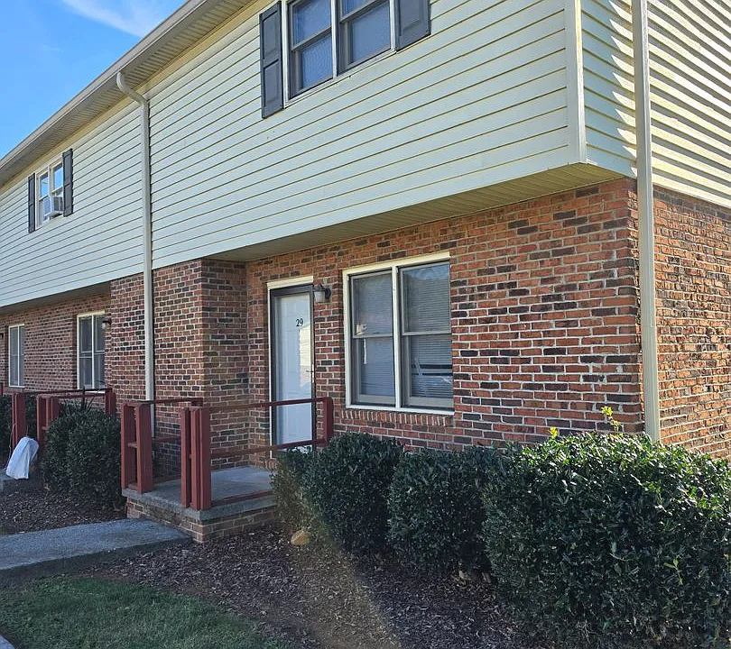 1800 Seminole Dr #29