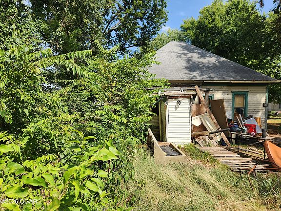 2nd image of 717 Bois Darc St