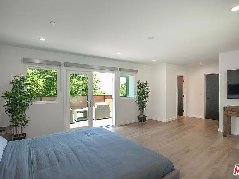 3751 Multiview Dr — Photo 22