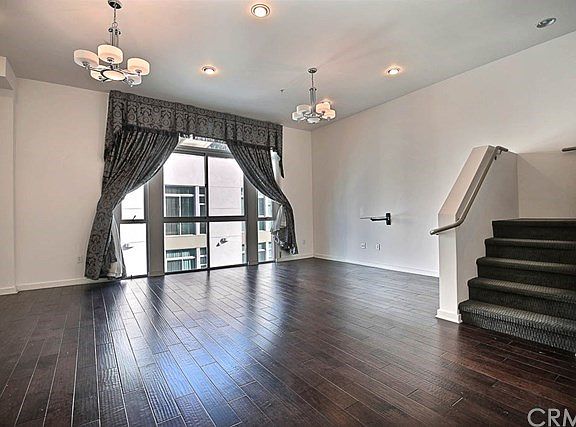 4th image of 238 S Arroyo Pkwy Unit 403