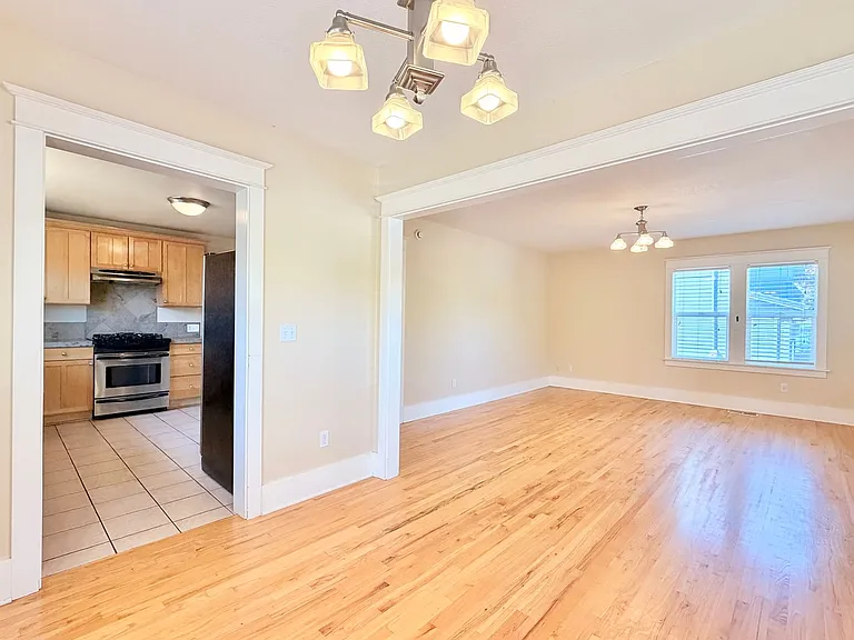 5319 NE 16th Ave — Photo 6