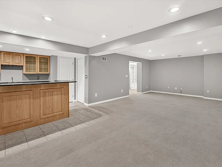 6455 Saddlebrook Ln — Photo 35