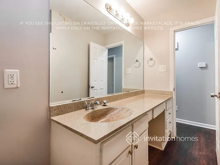 2424 Martin Luther King Jr Blvd — Photo 16