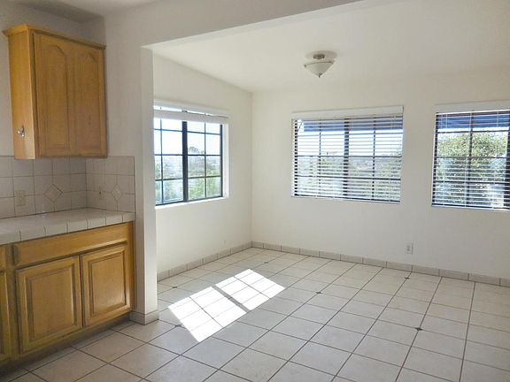 4th image of 1230 E De La Guerra St #1230