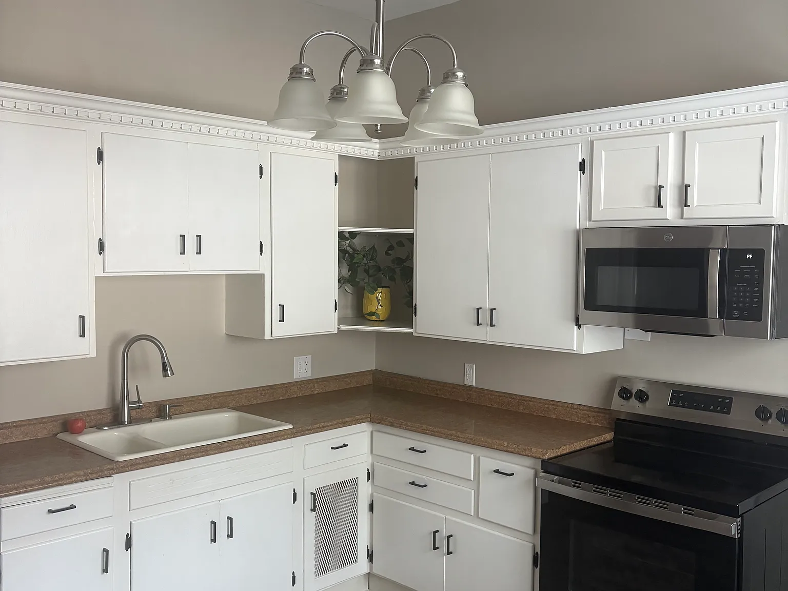 1420 N Fairview Ave — Photo 4