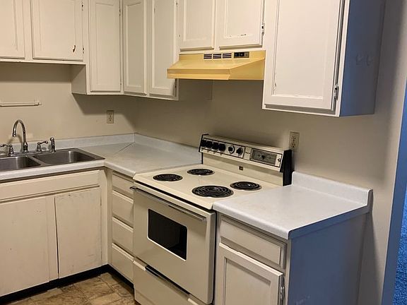 2nd image of 1426 10th Ave N #5