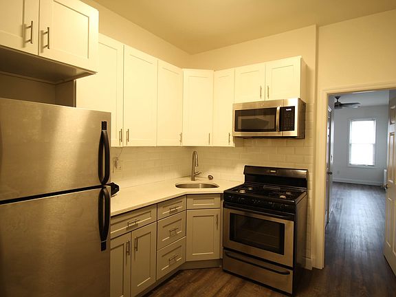 4th image of 515 Meeker Ave APT 1R