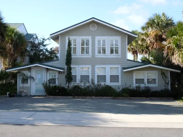 211 4th St S, Flagler Beach, FL 32136