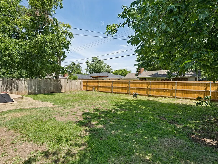1603 Carlisle Ct — Photo 32