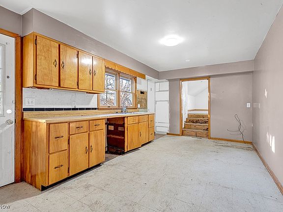5th image of 100 Ashleigh Dr