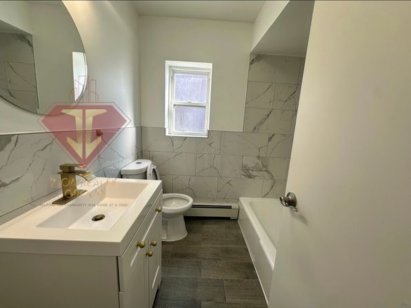 560 Washington Ave #6A