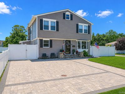 135 Texas Street, Lindenhurst, NY, 11757