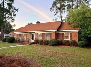 112 Elmhurst Dr, Lumberton, NC 28358