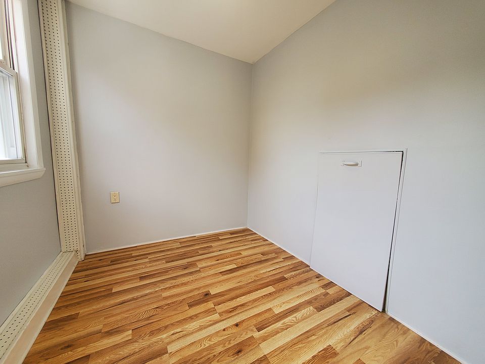 2nd image of 22 Westervelt Pl Floor 2