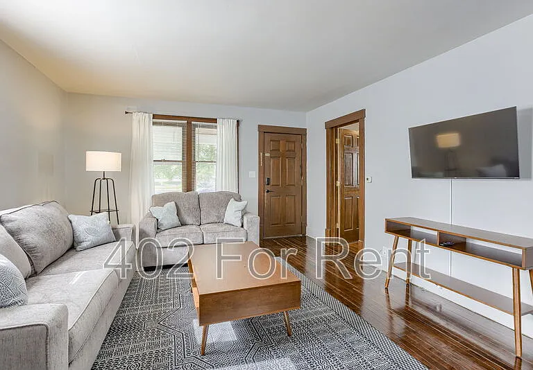4806 Charles St — Photo 6