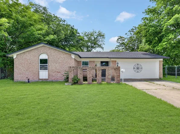 6412 Embassy Dr, Forest Hill, TX 76119