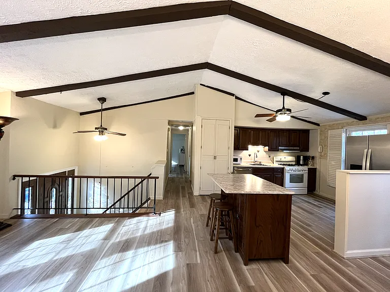 210 Pinehurst Ln — Photo 8