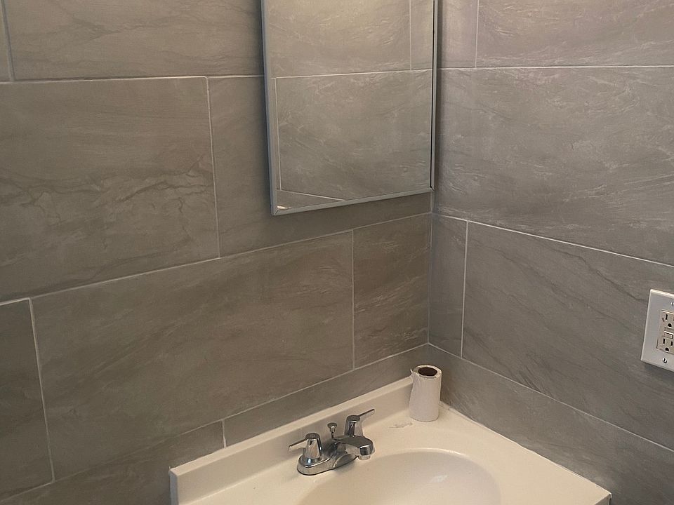 1st image of 471 NE 30th St #2
