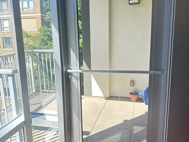 440 Walnut St #402 — Photo 16