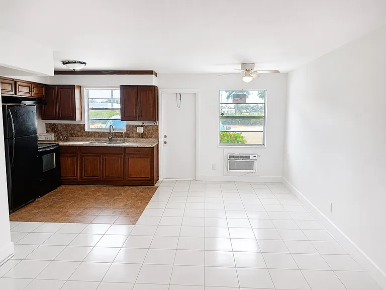 7401 Pines Blvd #109 — Photo 5