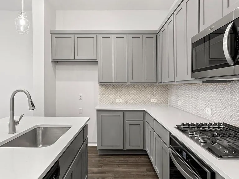 1064 Old Rosebud Dr — Photo 2