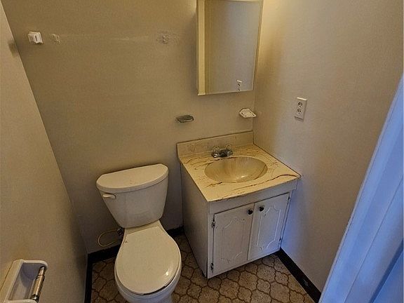 5th image of 231 Knightsmanor Ct