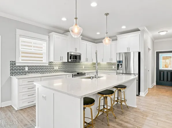 123 Serenity Ln, Saint Simons Island, GA 31522
