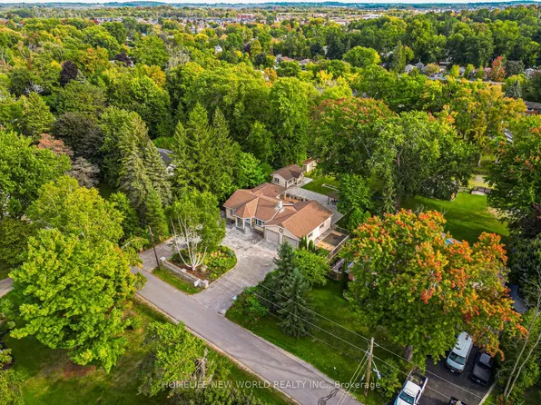 215 Willow Dr, Georgina, ON L4P 2R9