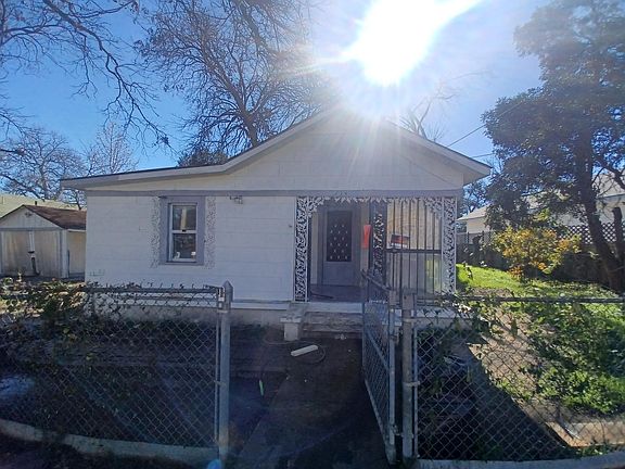 2nd image of 214 Weaver St