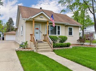 38 N Michigan Ave, Villa Park, IL 60181
