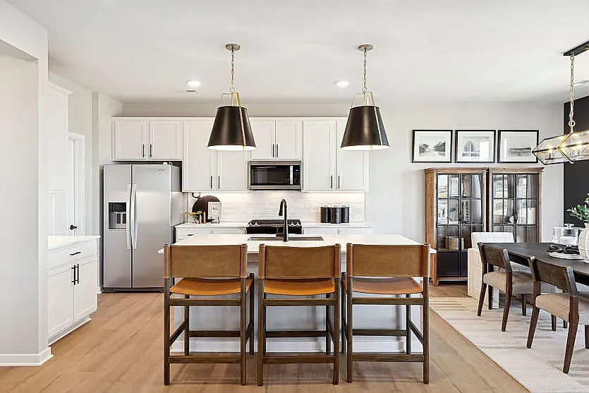 4 bed, 2515 sqft, $3,499 — Photo 3