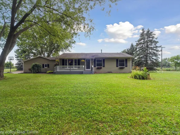 5649 Byron Rd, Howell, MI 48855