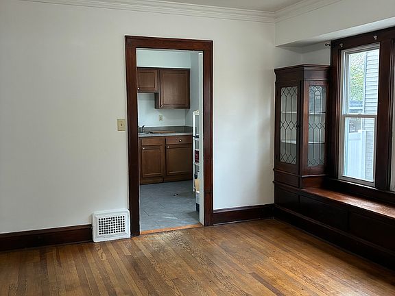 5th image of 2146-2148 Clarence Ave
