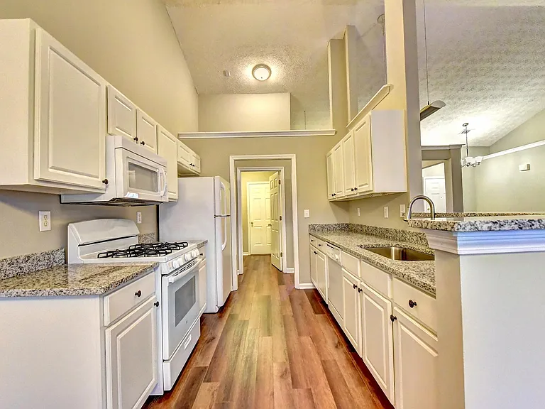 2010 Laurel Pointe Ln — Photo 15