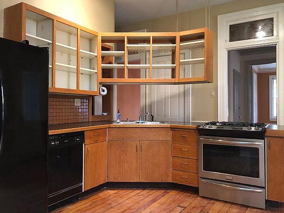 Kitchen --all modern appliances, gas range, dishwasher, disposer, new refrigerator with ice/water in door, pantry and custom wood cabinets