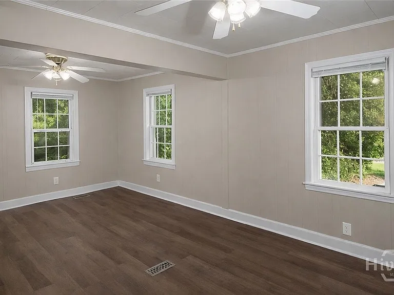 471 E Montgomery St — Photo 10