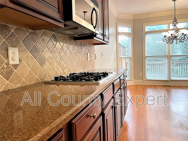 895 Lenox Ct NE — Photo 11