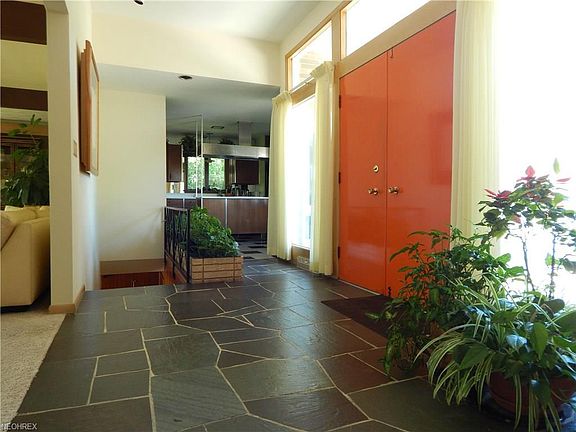 3rd image of 4234 Oakcrest Dr