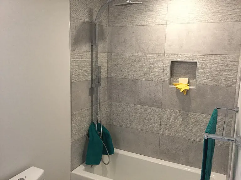 Tiled Tub/Shower Combo