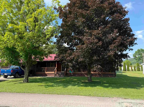 26 Macintosh Loop, Elkins, WV 26241
