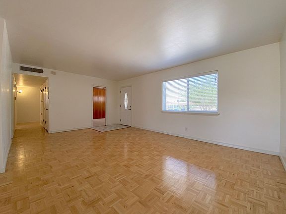 5th image of 3305 Diamond Ave