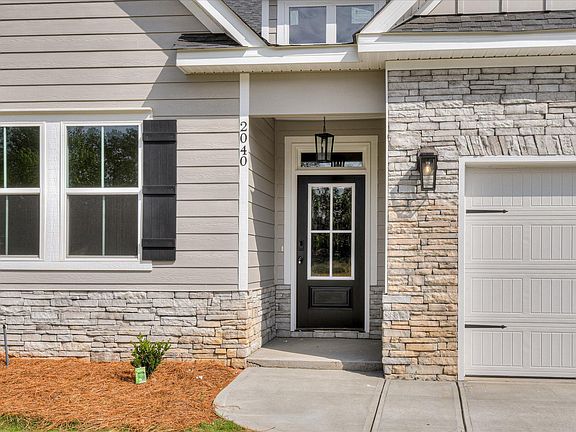 4th image of 2040 Warbler Dr.