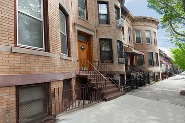 1732 George Street  image 1 of 31