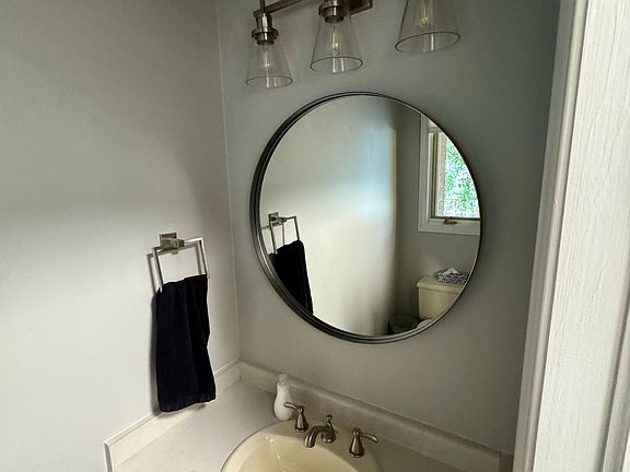 5th image of 310 Christopher Dr #22