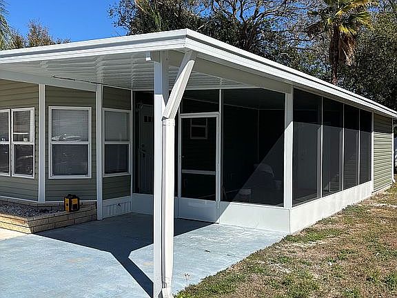 2nd image of 4828 Swan Dr