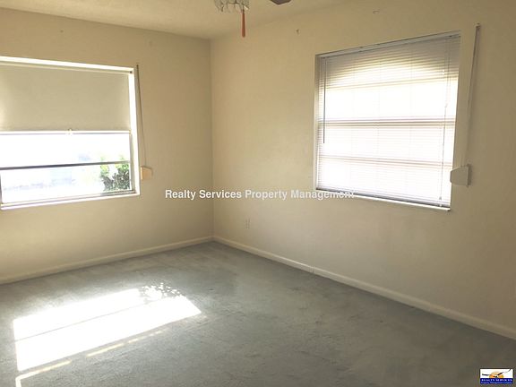 5th image of 223 S Lake Dr
